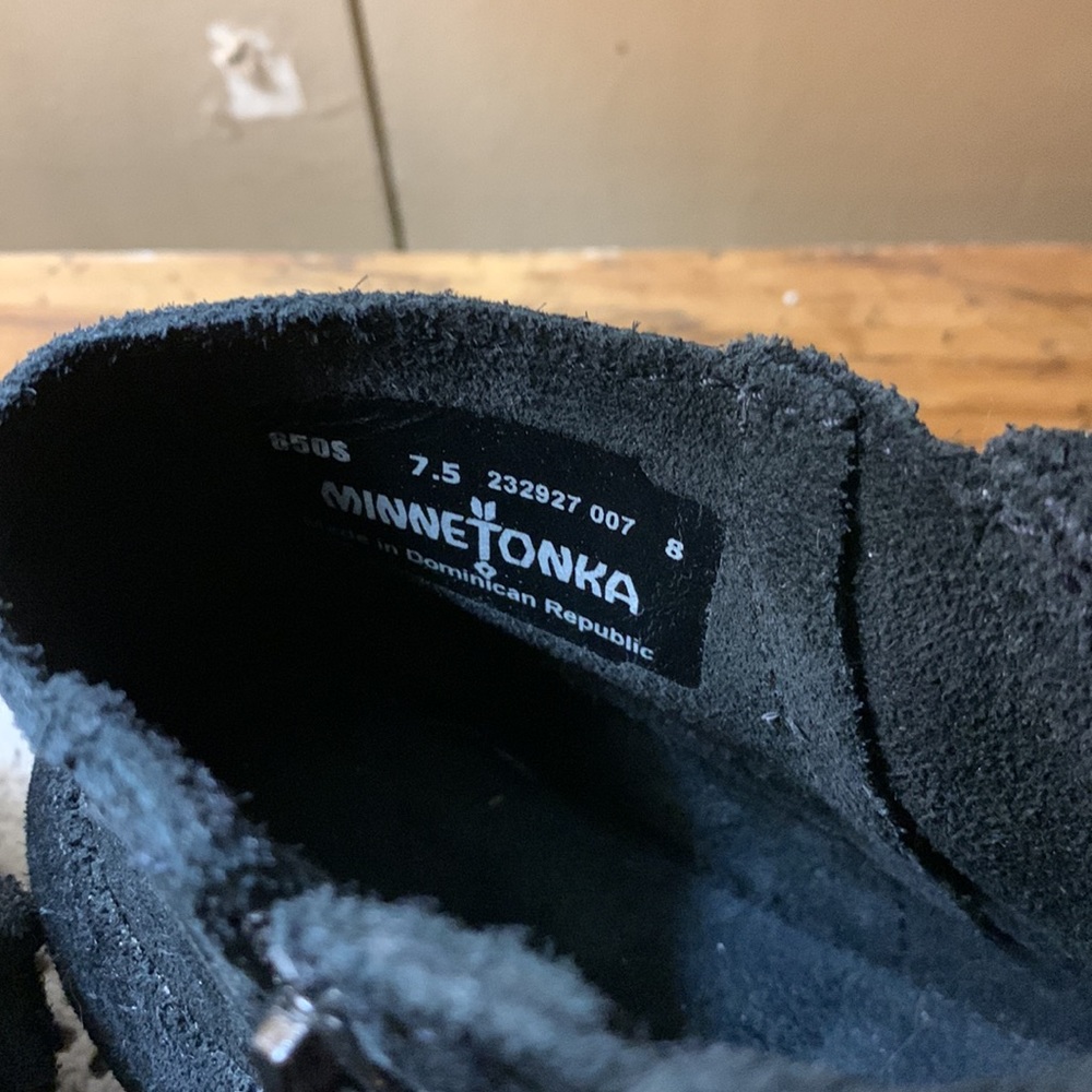 Minnetonka booties, size 7.5 - Picture 6 of 7